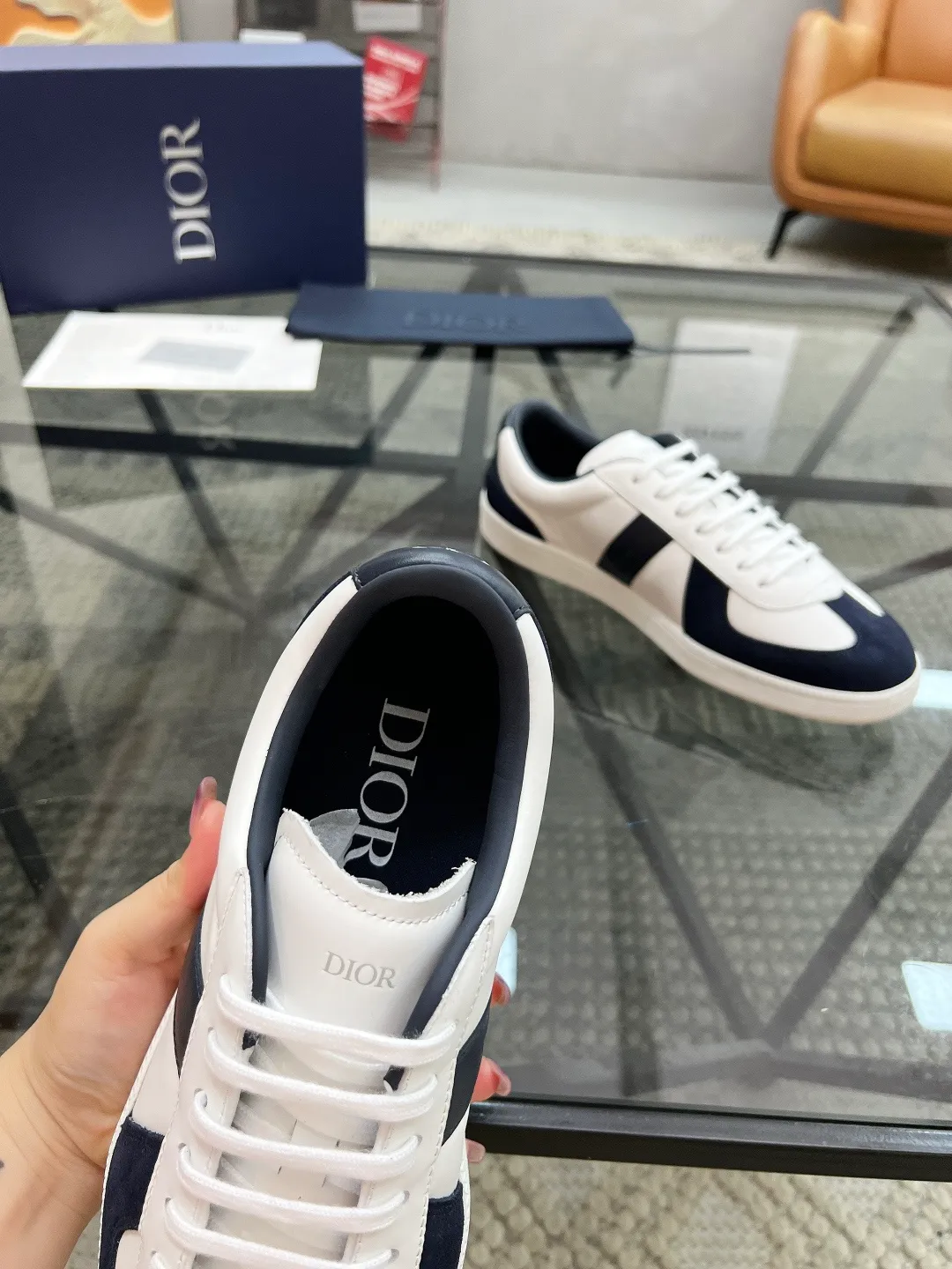 Men's Men's Shoes 💰400【New Style】🍿🍿𝐃𝐢𝐨* — Dior. Dior's new casual sneakers define your fashionable pace. They boldly use innovative technological fabrics to create a futuristic silhouette. The light and breathable mesh material, combined with the unique texture coating process, presents a refreshing visual effect, as if it is a fashion item from the future world. Whether paired with casual outfits or mixed with formal looks, the Dio* D-Sketch sneakers are effortless and add a touch of futuristic style to your overall look. From the streets to the catwalk, it is your indispensable fashion tool. The upper is made of high-tech mesh material, which is light and breathable and fits your feet like a second skin, keeping you dry and comfortable even in the hot summer. The delicate mesh structure gives the shoes a unique visual effect and displays a futuristic aesthetic. Code number: 39-44 (38, 45 customized)